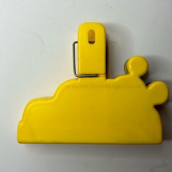 Vintage Hoan Disney’s Yellow Chef Mickey Mouse With Hot Dog Food Bag Clip - Picture 3 of 9